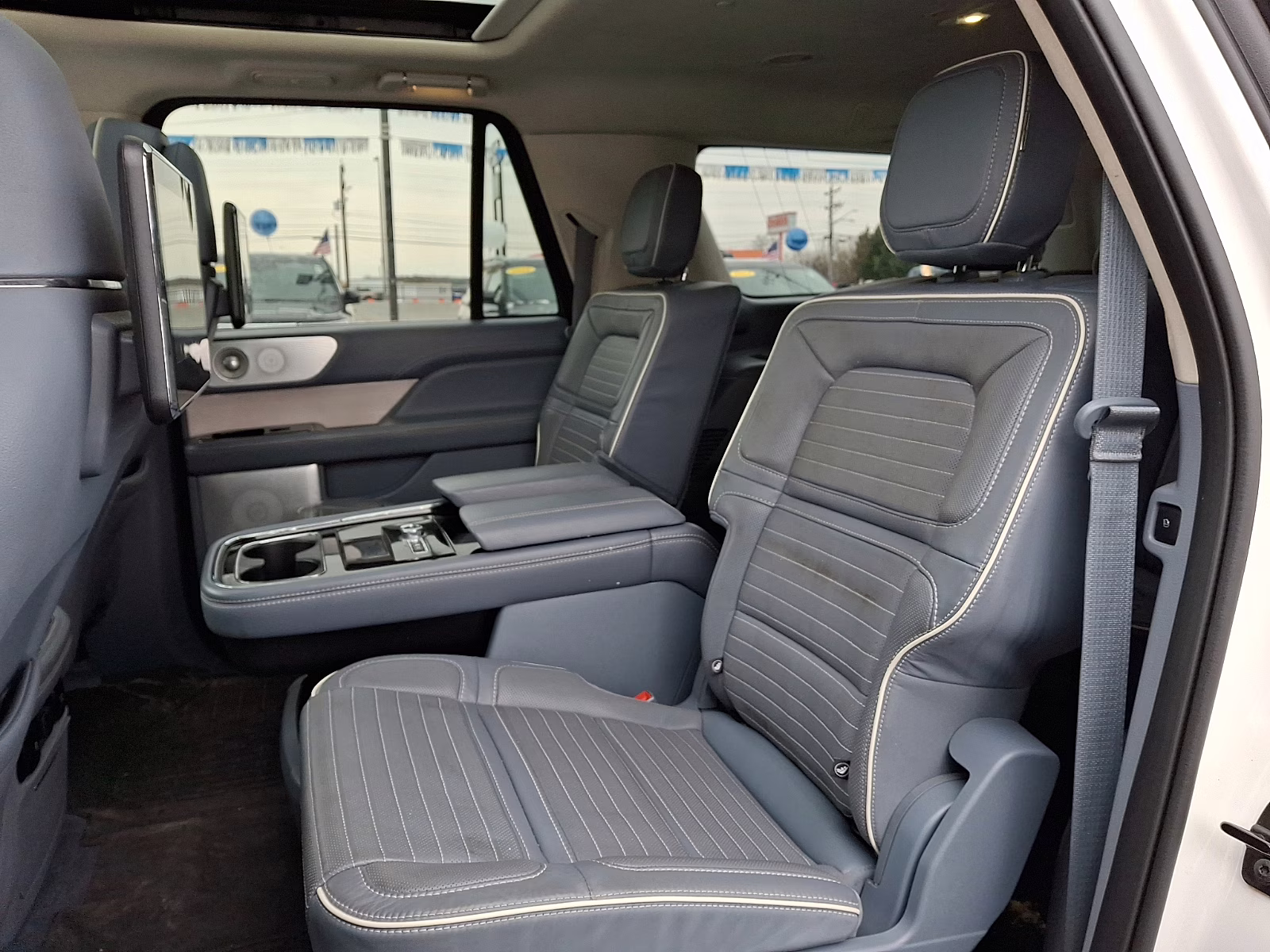 2021 Pristine White - AZ Lincoln Navigator Black Label L 4X4