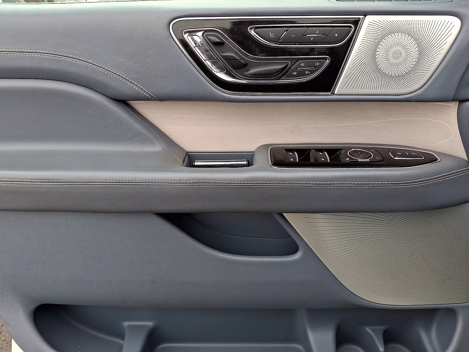 2021 Pristine White - AZ Lincoln Navigator Black Label L 4X4