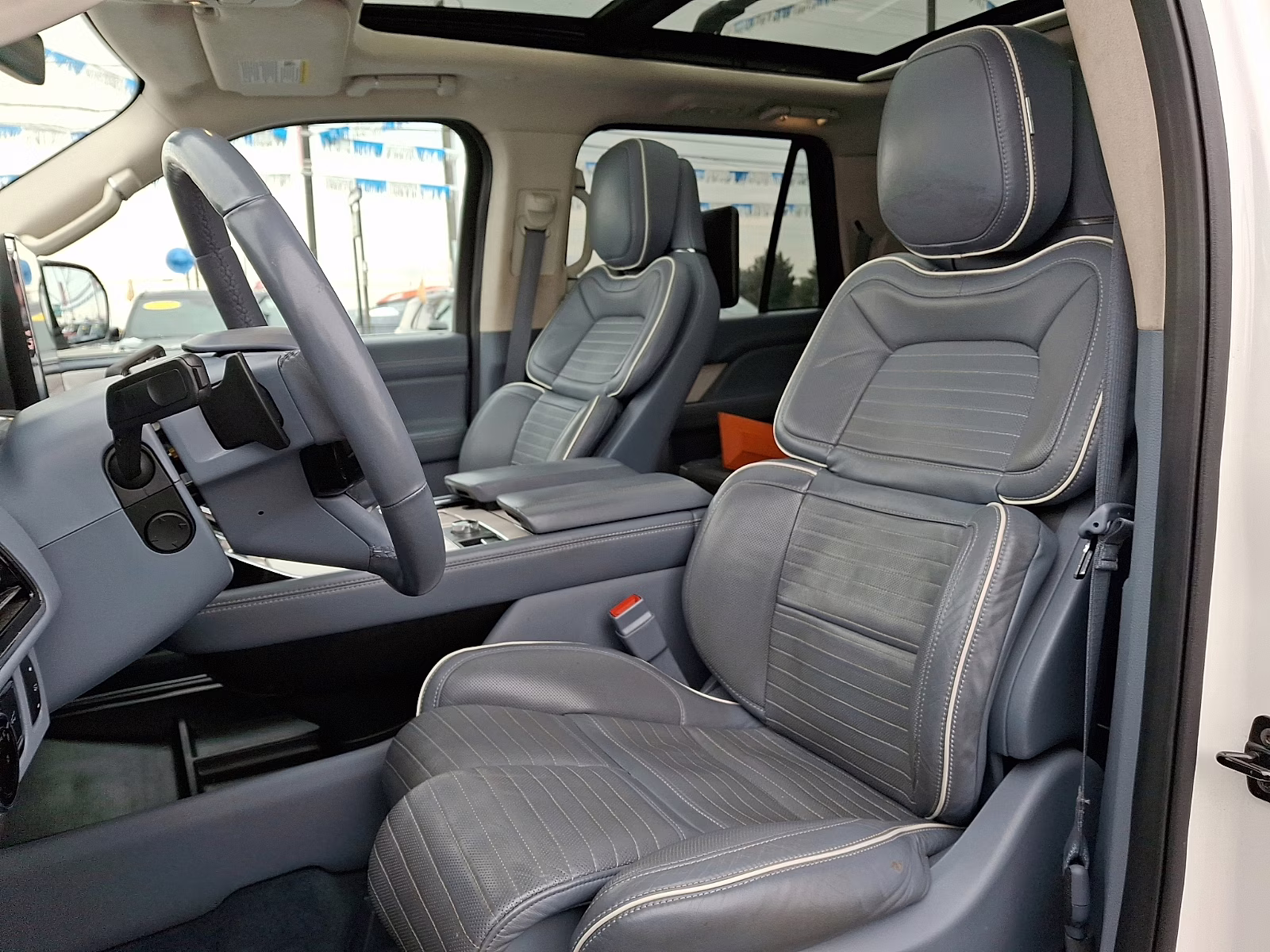 2021 Pristine White - AZ Lincoln Navigator Black Label L 4X4