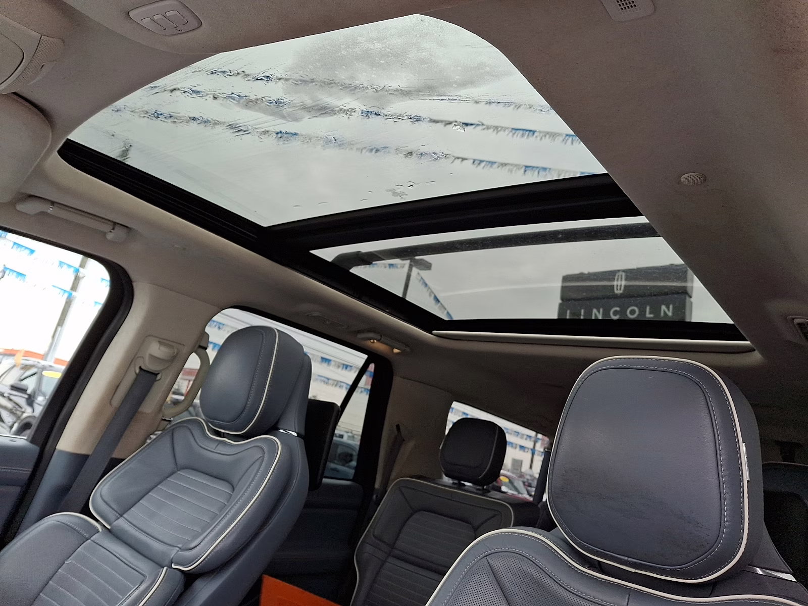 2021 Pristine White - AZ Lincoln Navigator Black Label L 4X4