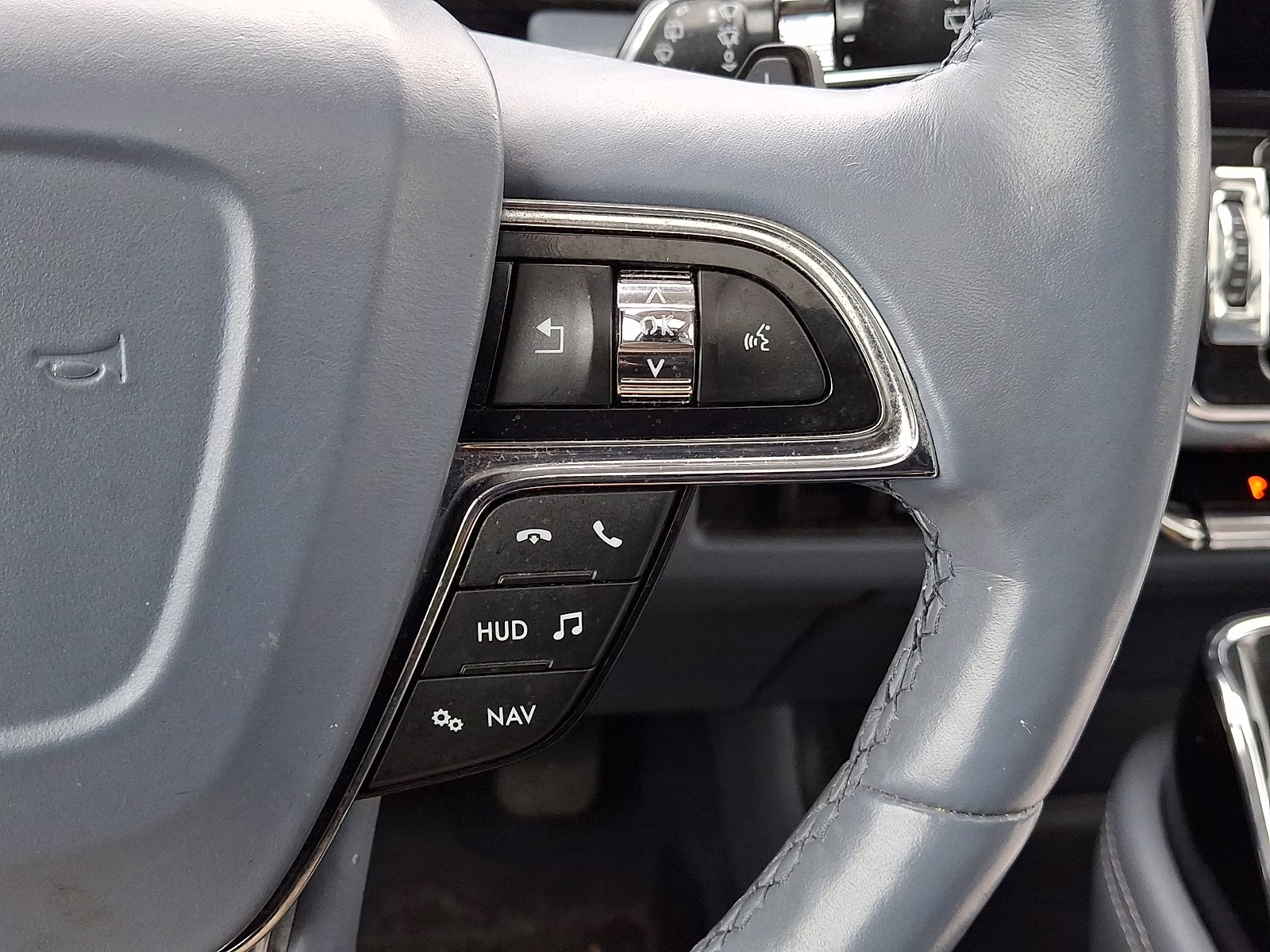 2021 Pristine White - AZ Lincoln Navigator Black Label L 4X4