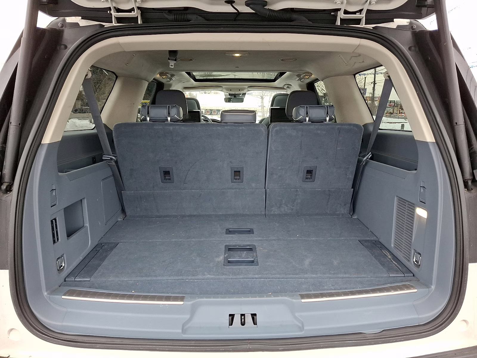 2021 Pristine White - AZ Lincoln Navigator Black Label L 4X4