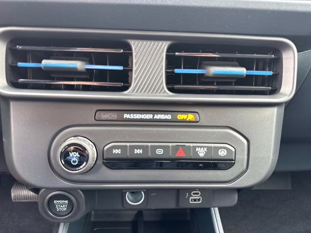 2026 White Metallic Ford Maverick Lobo Standard AWD Truck