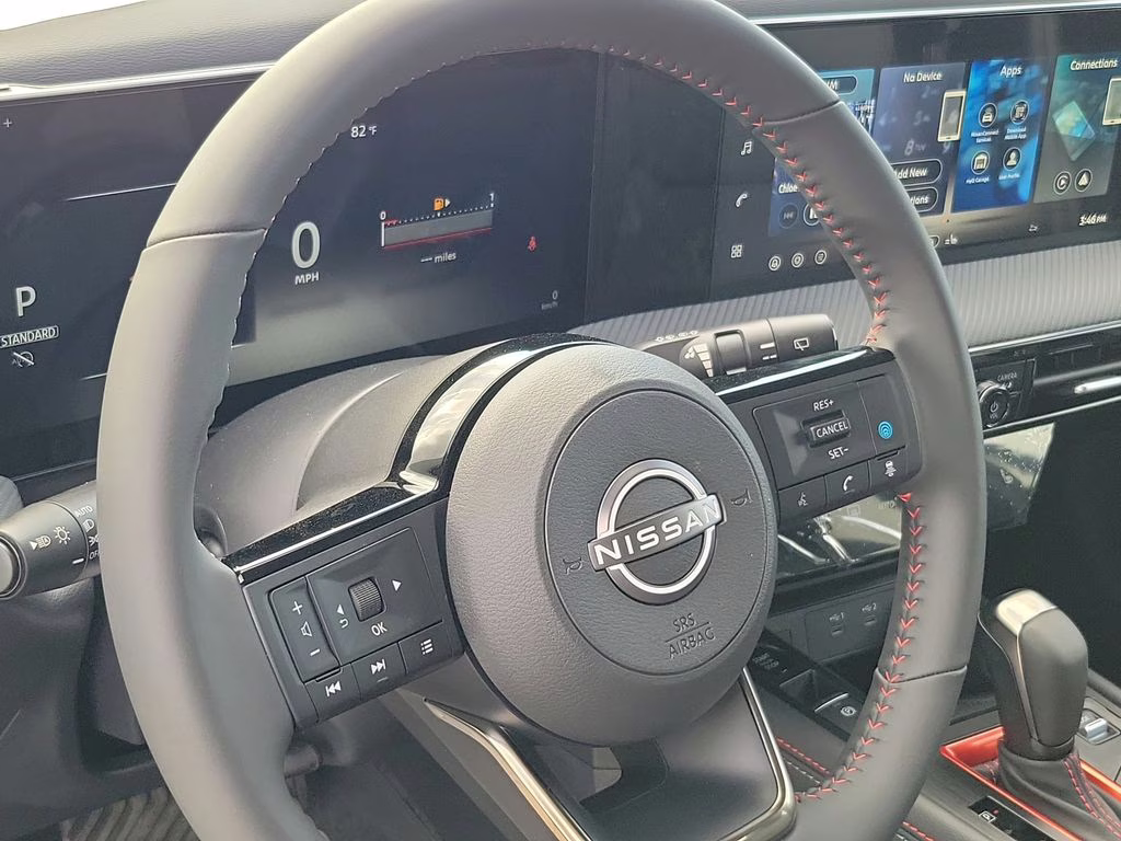 2026 White / Black Nissan Kicks SR FWD SUV