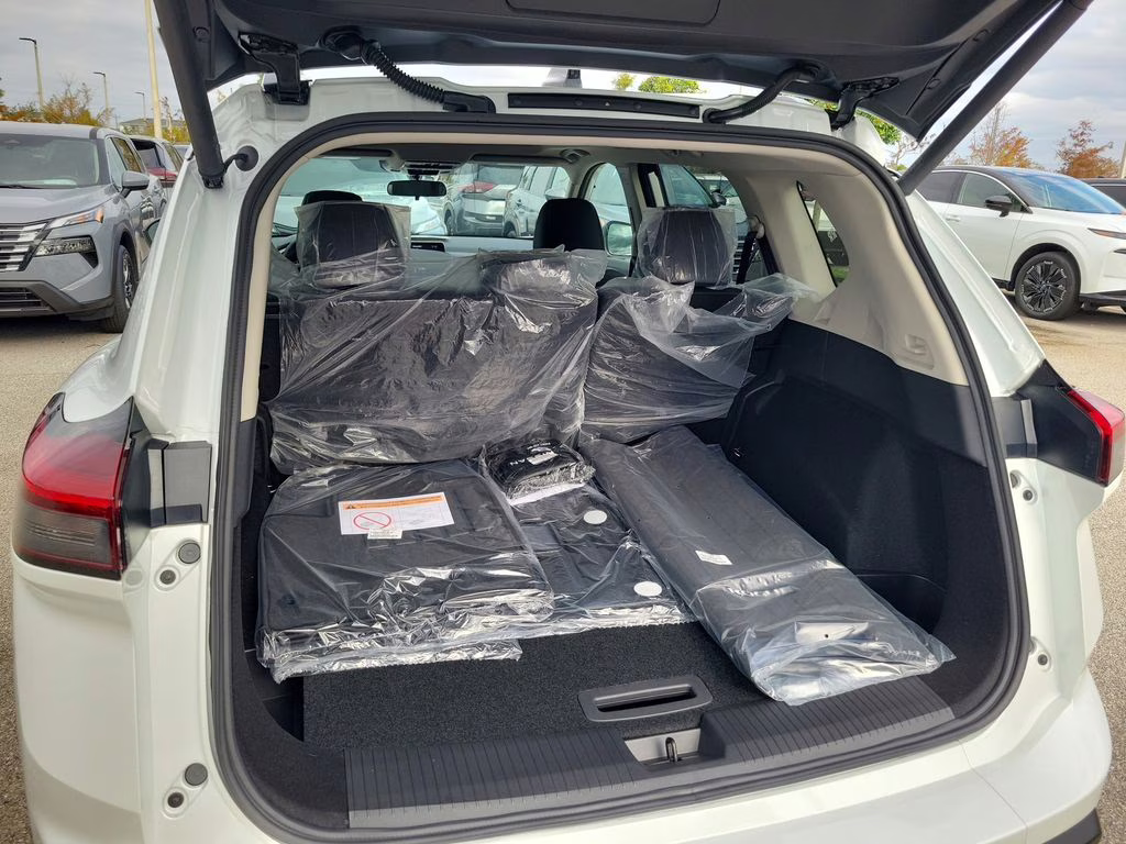 2026 Everest White Pearl Tricoat Nissan Rogue Dark Armor AWD SUV