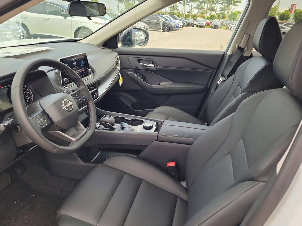 2026 Everest White Pearl Tricoat Nissan Rogue Dark Armor AWD SUV