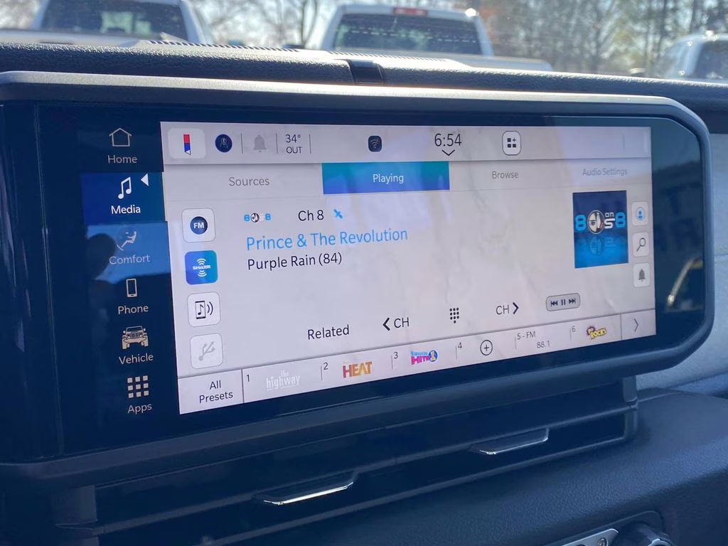 2026 Bright White Clearcoat Jeep Gladiator Sport 4X4 Truck