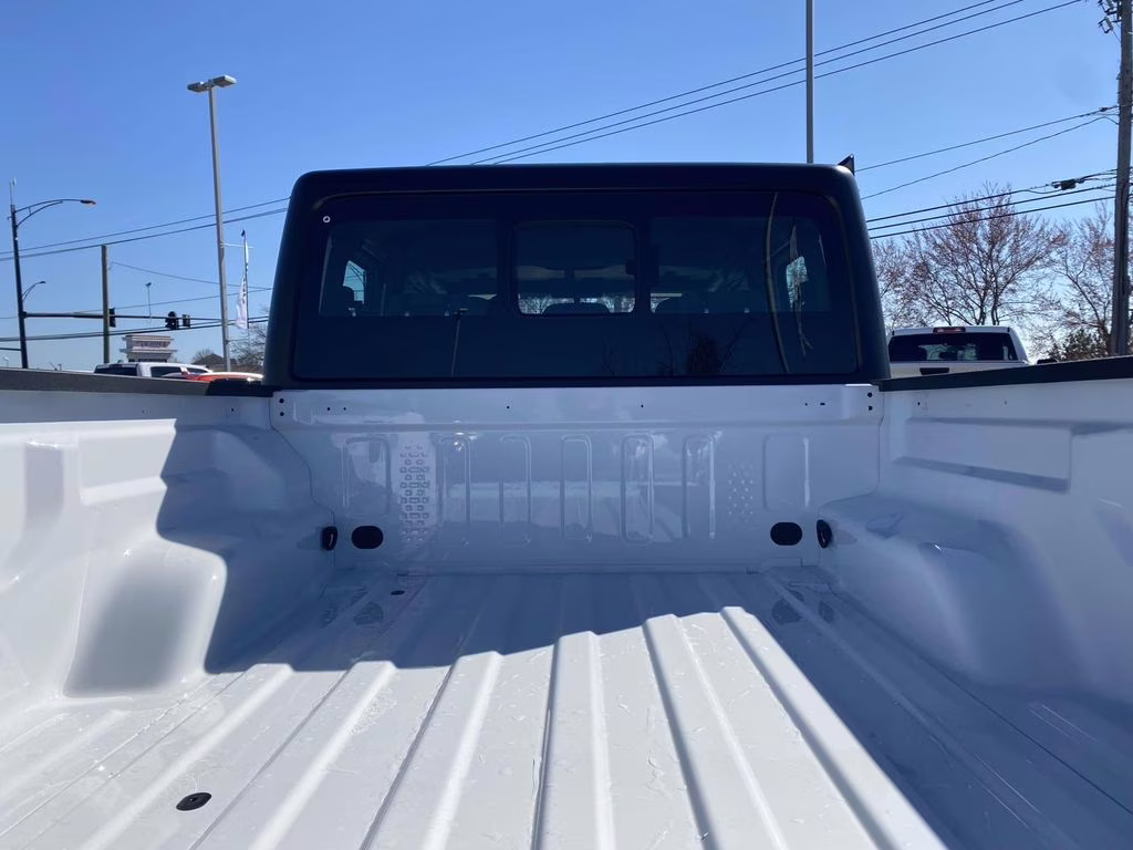 2026 Bright White Clearcoat Jeep Gladiator Sport 4X4 Truck