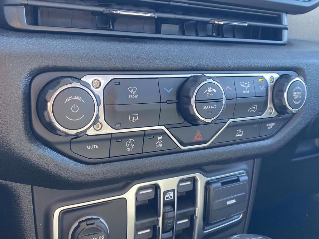 2026 Bright White Clearcoat Jeep Gladiator Sport 4X4 Truck