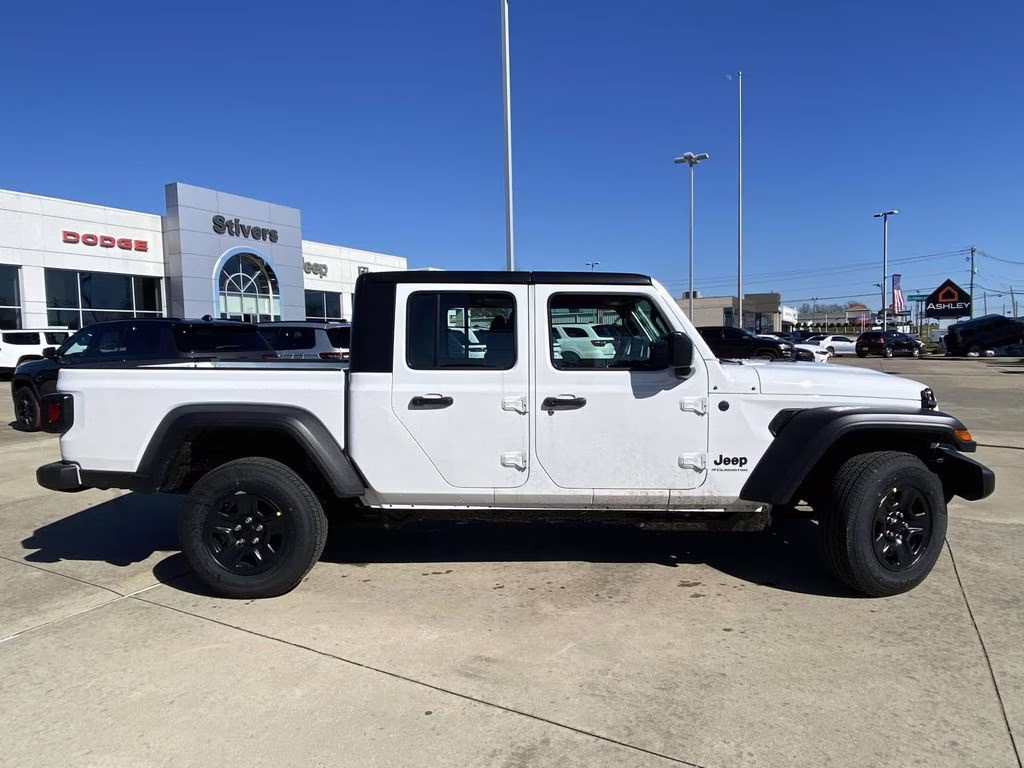 2026 Bright White Clearcoat Jeep Gladiator Sport 4X4 Truck
