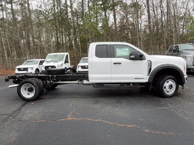 2026 Oxford White Ford Super Duty F-450 DRW XL 4X4 Chassis