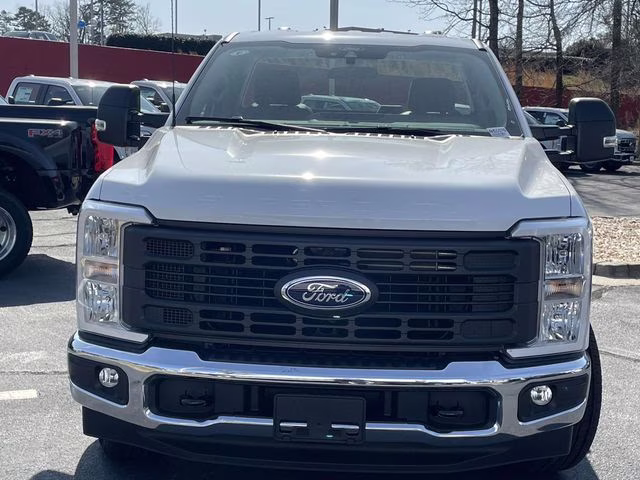 2026 Oxford White Ford Super Duty F-350 DRW XL 4X4 Truck