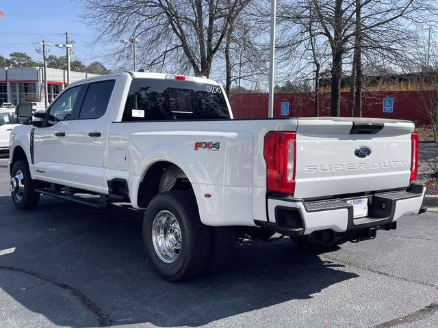 2026 Oxford White Ford Super Duty F-350 DRW XL 4X4 Truck
