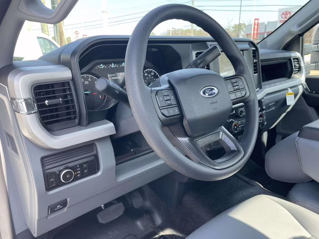 2026 Oxford White Ford Super Duty F-350 DRW XL 4X4 Truck