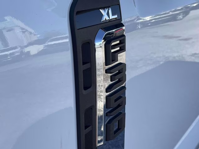 2026 Oxford White Ford Super Duty F-350 SRW XL 4X4 Truck