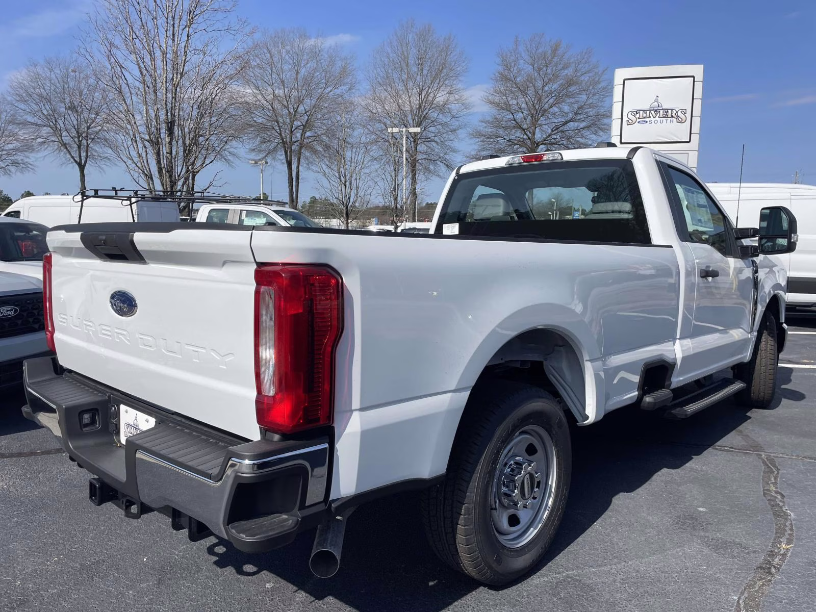 2026 Oxford White Ford Super Duty F-350 DRW XL 4X4 Truck