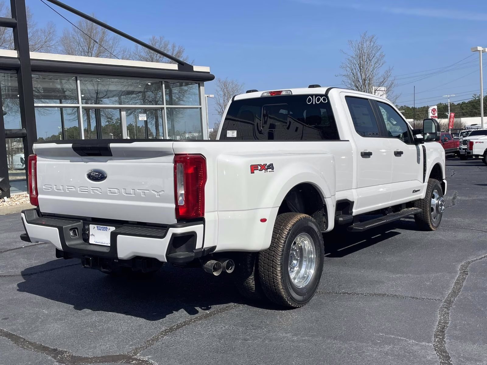 2026 Oxford White Ford Super Duty F-350 DRW XL 4X4 Truck