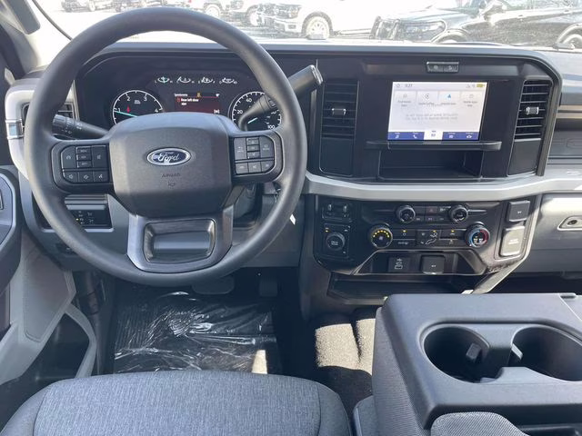 2026 Oxford White Ford Super Duty F-350 DRW XL 4X4 Truck