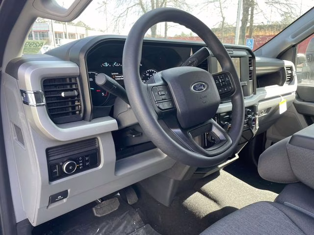 2026 Oxford White Ford Super Duty F-350 DRW XL 4X4 Truck