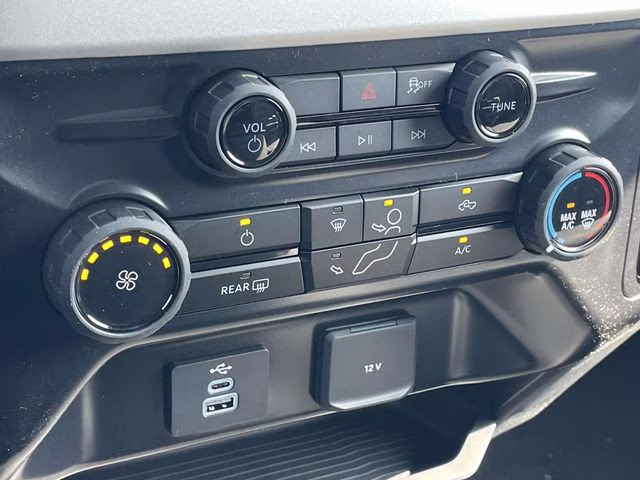 2026 Oxford White Ford Super Duty F-350 DRW XL 4X4 Truck