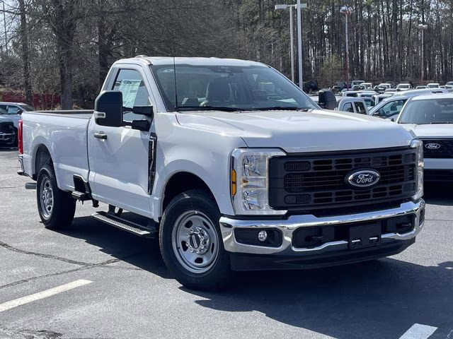 2026 Oxford White Ford Super Duty F-350 DRW XL 4X4 Truck