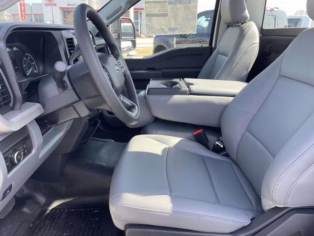 2026 Oxford White Ford Super Duty F-350 DRW XL 4X4 Truck