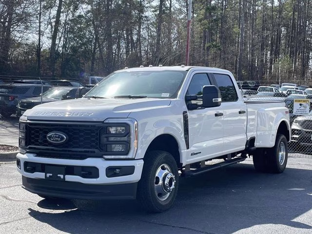 2026 Oxford White Ford Super Duty F-350 DRW XL 4X4 Truck