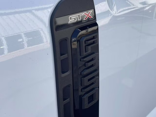 2026 Oxford White Ford Super Duty F-350 DRW XL 4X4 Truck