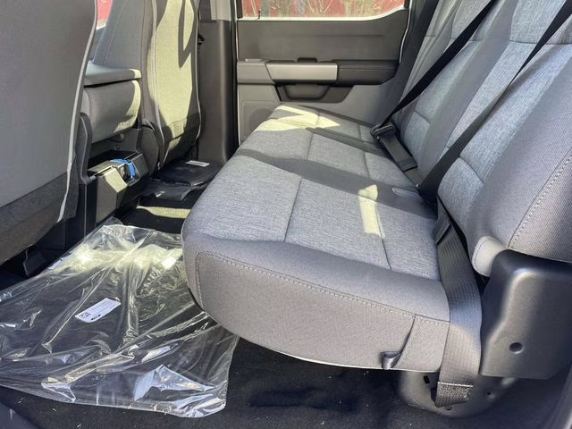 2026 Oxford White Ford Super Duty F-350 DRW XL 4X4 Truck