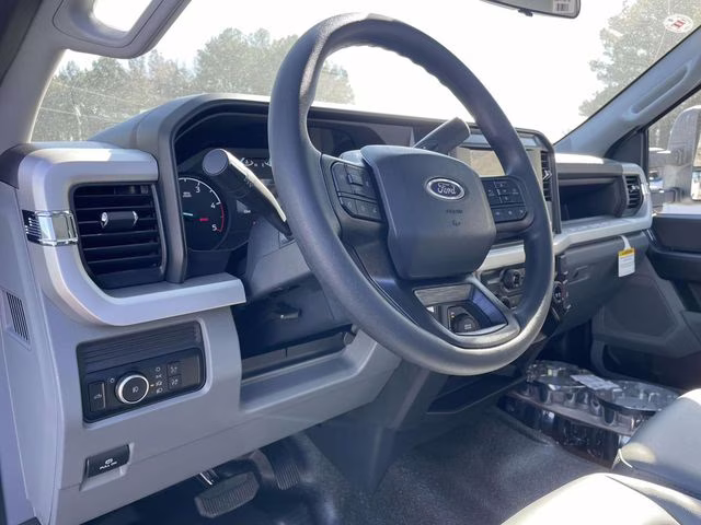 2026 Oxford White Ford Super Duty F-350 SRW XL 4X4 Truck