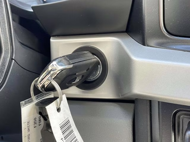 2026 Oxford White Ford Super Duty F-350 SRW XL 4X4 Truck