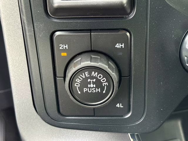 2025 White Metallic Ford F-150 XLT 4X4 Truck