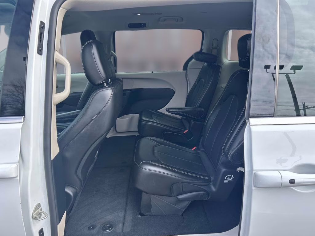 2024 Bright White Clearcoat Chrysler Pacifica Touring L FWD Van