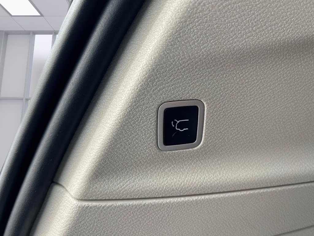 2024 Bright White Clearcoat Chrysler Pacifica Touring L FWD Van