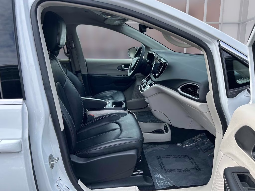 2024 Bright White Clearcoat Chrysler Pacifica Touring L FWD Van