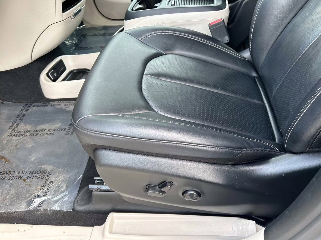 2024 Bright White Clearcoat Chrysler Pacifica Touring L FWD Van