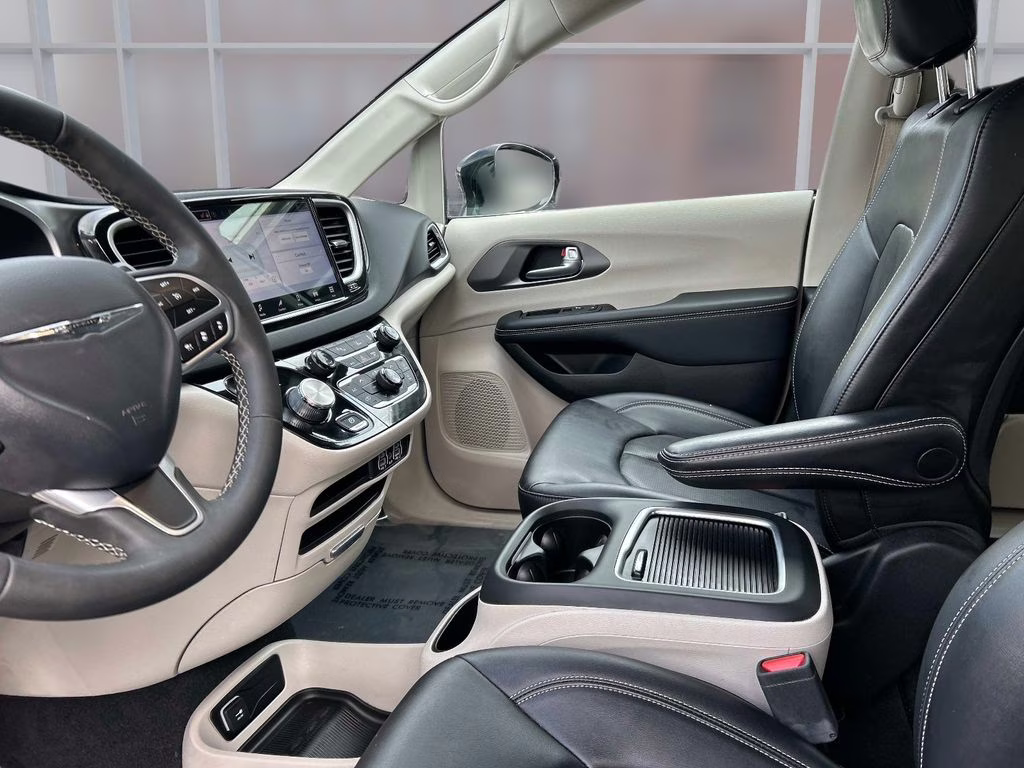 2024 Bright White Clearcoat Chrysler Pacifica Touring L FWD Van