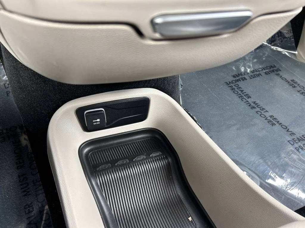 2024 Bright White Clearcoat Chrysler Pacifica Touring L FWD Van