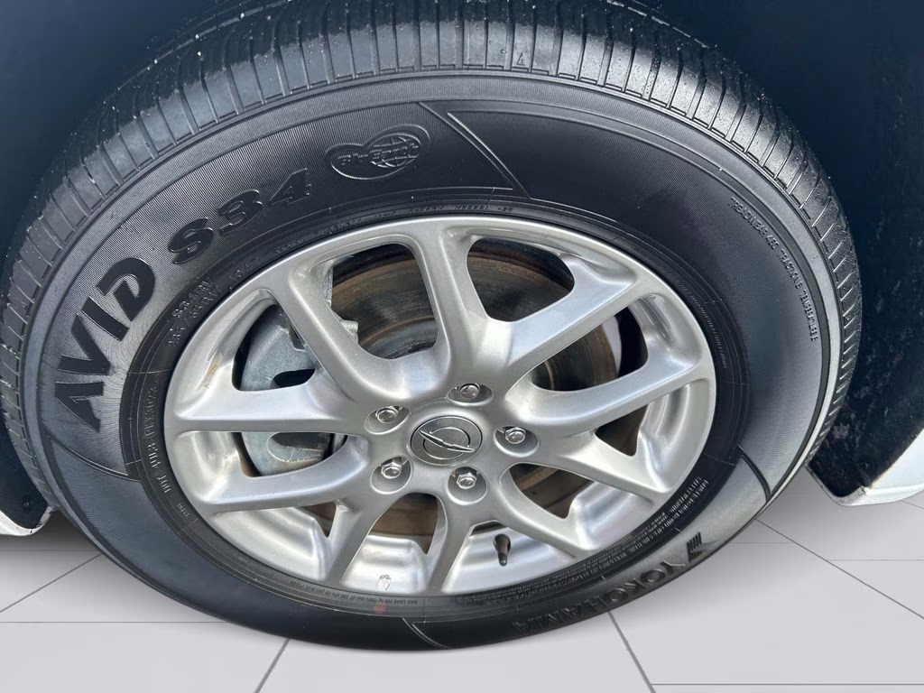 2024 Bright White Clearcoat Chrysler Pacifica Touring L FWD Van