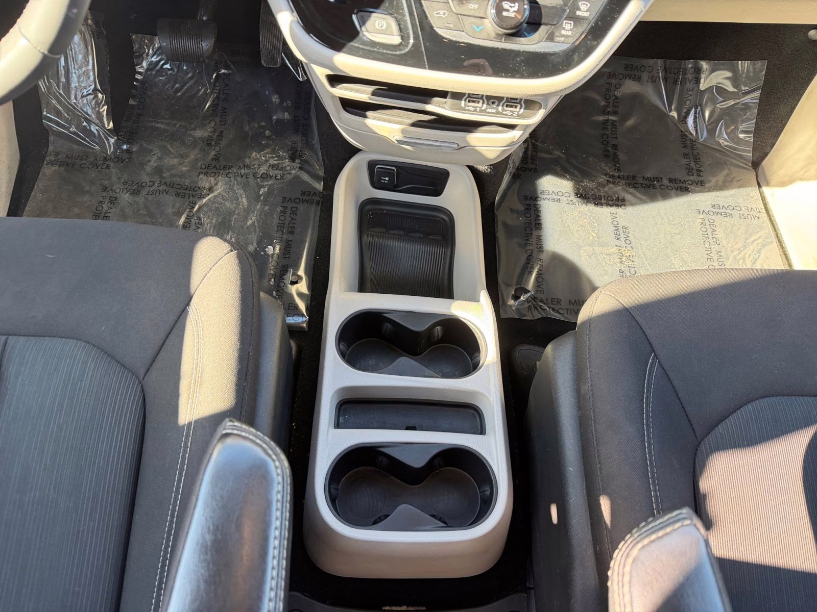 2023 Silver Mist Clearcoat Chrysler Voyager LX FWD Van