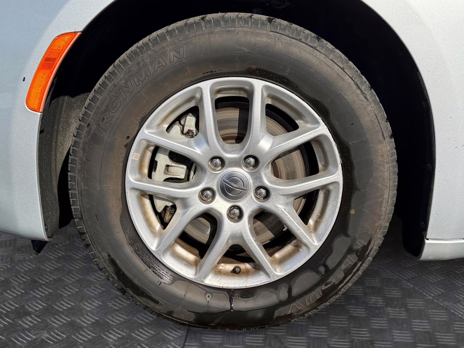 2023 Silver Mist Clearcoat Chrysler Voyager LX FWD Van