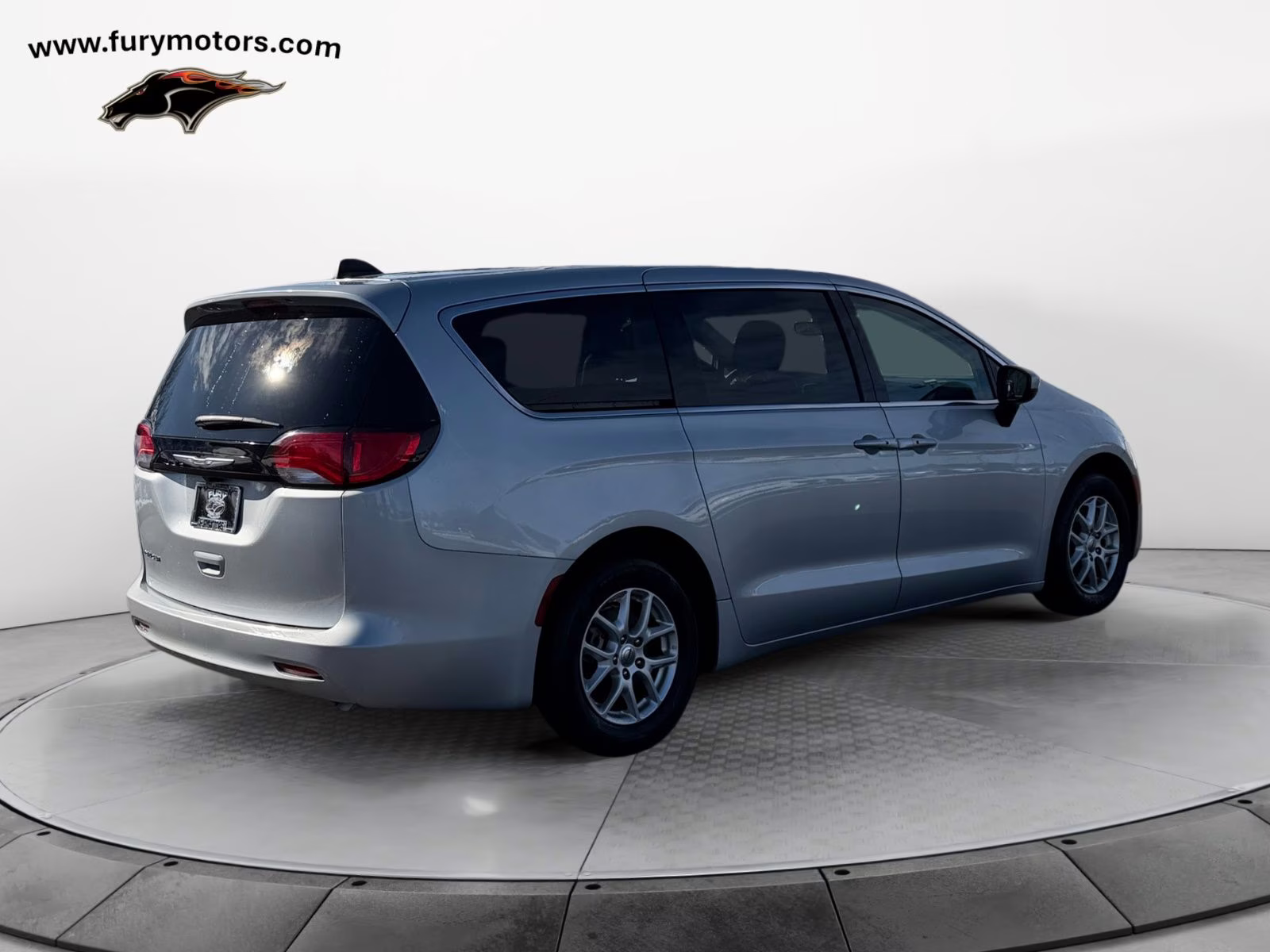 2023 Silver Mist Clearcoat Chrysler Voyager LX FWD Van
