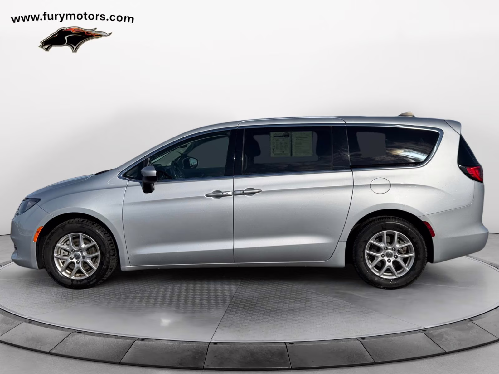 2023 Silver Mist Clearcoat Chrysler Voyager LX FWD Van