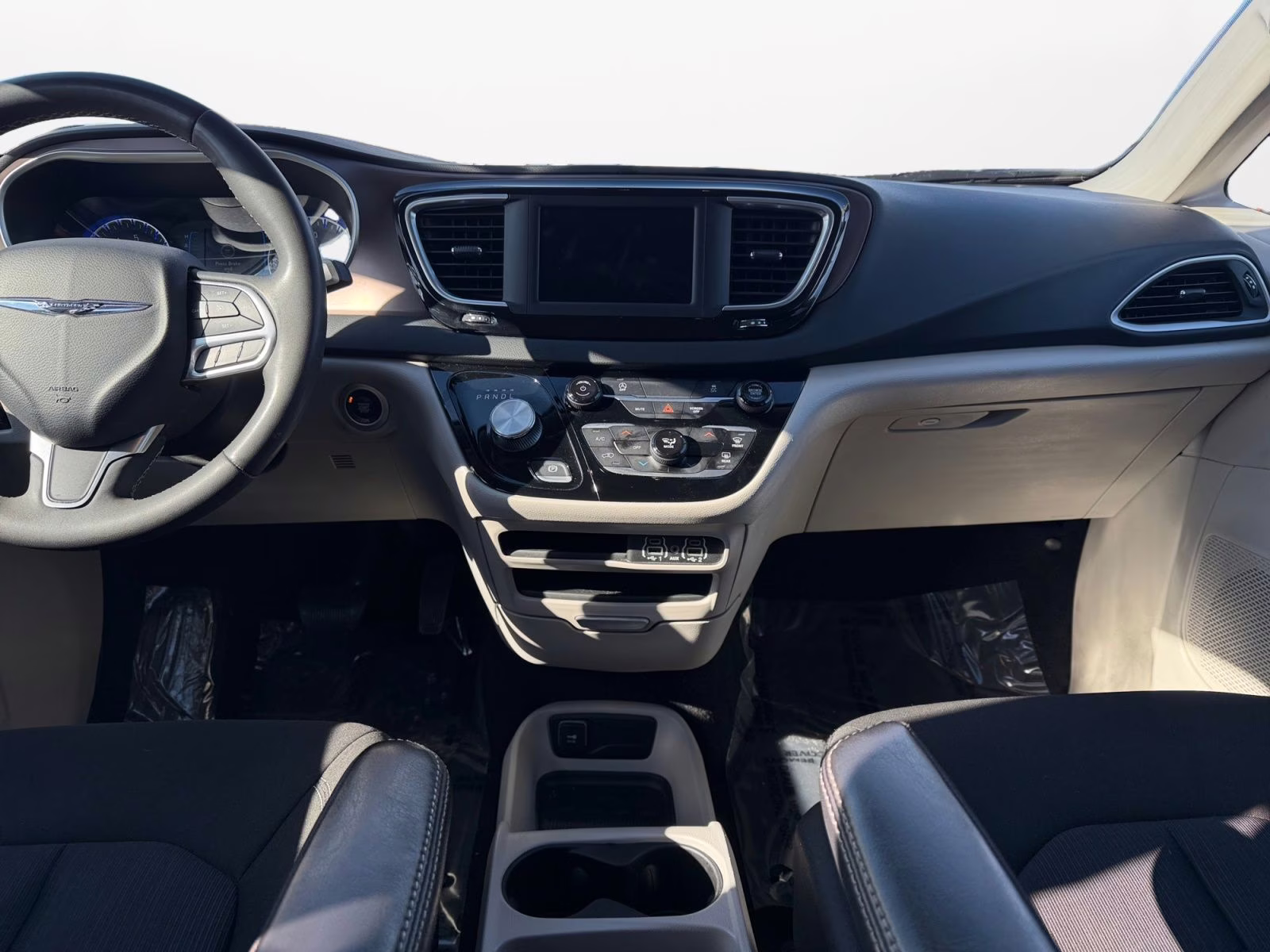 2023 Silver Mist Clearcoat Chrysler Voyager LX FWD Van