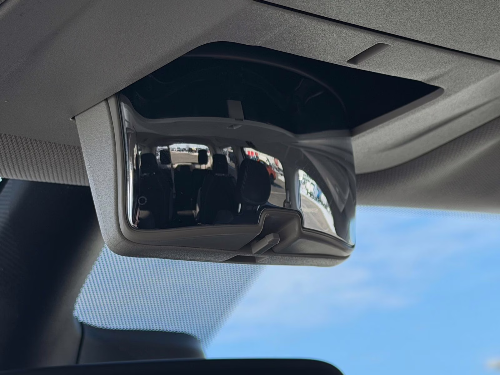 2023 Silver Mist Clearcoat Chrysler Voyager LX FWD Van