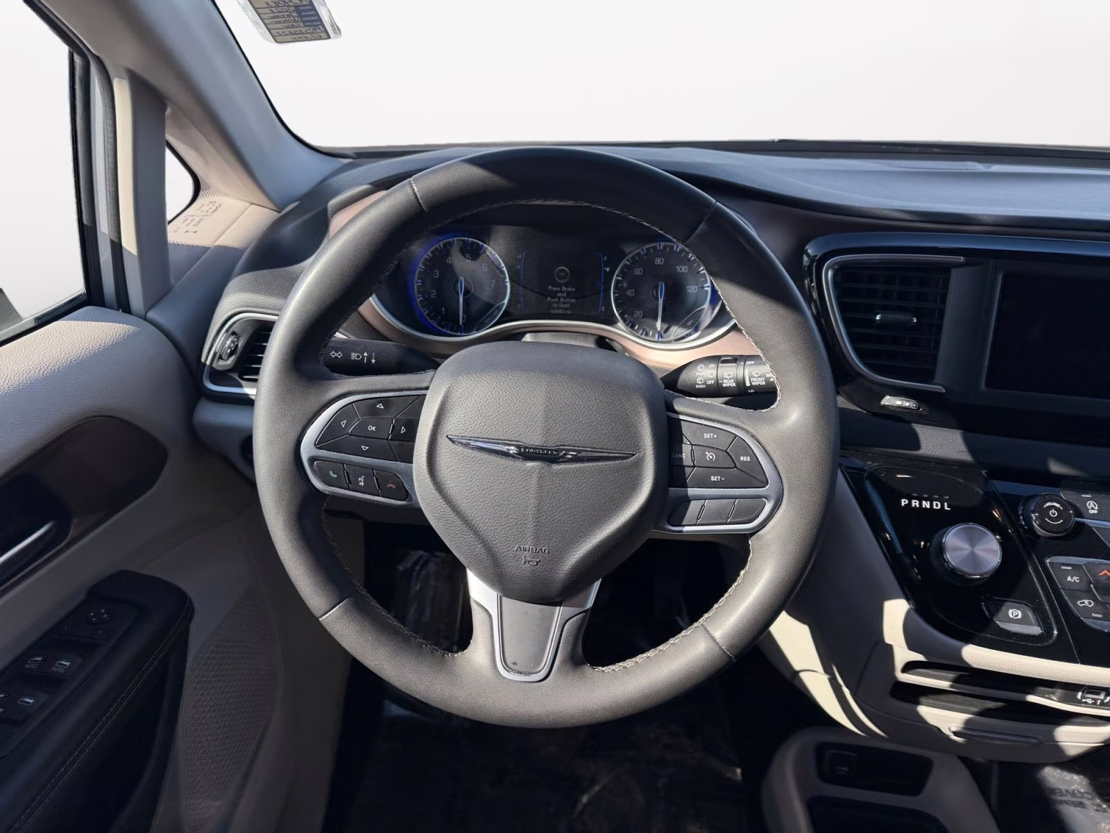 2023 Silver Mist Clearcoat Chrysler Voyager LX FWD Van