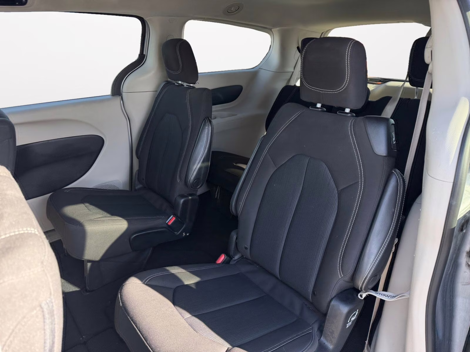 2023 Silver Mist Clearcoat Chrysler Voyager LX FWD Van