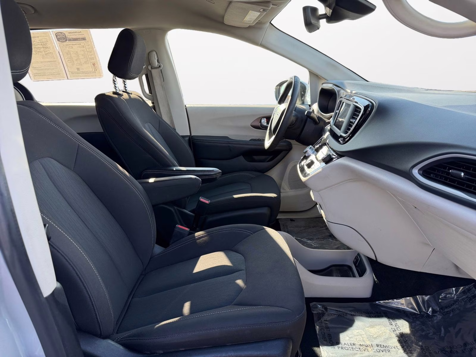 2023 Silver Mist Clearcoat Chrysler Voyager LX FWD Van