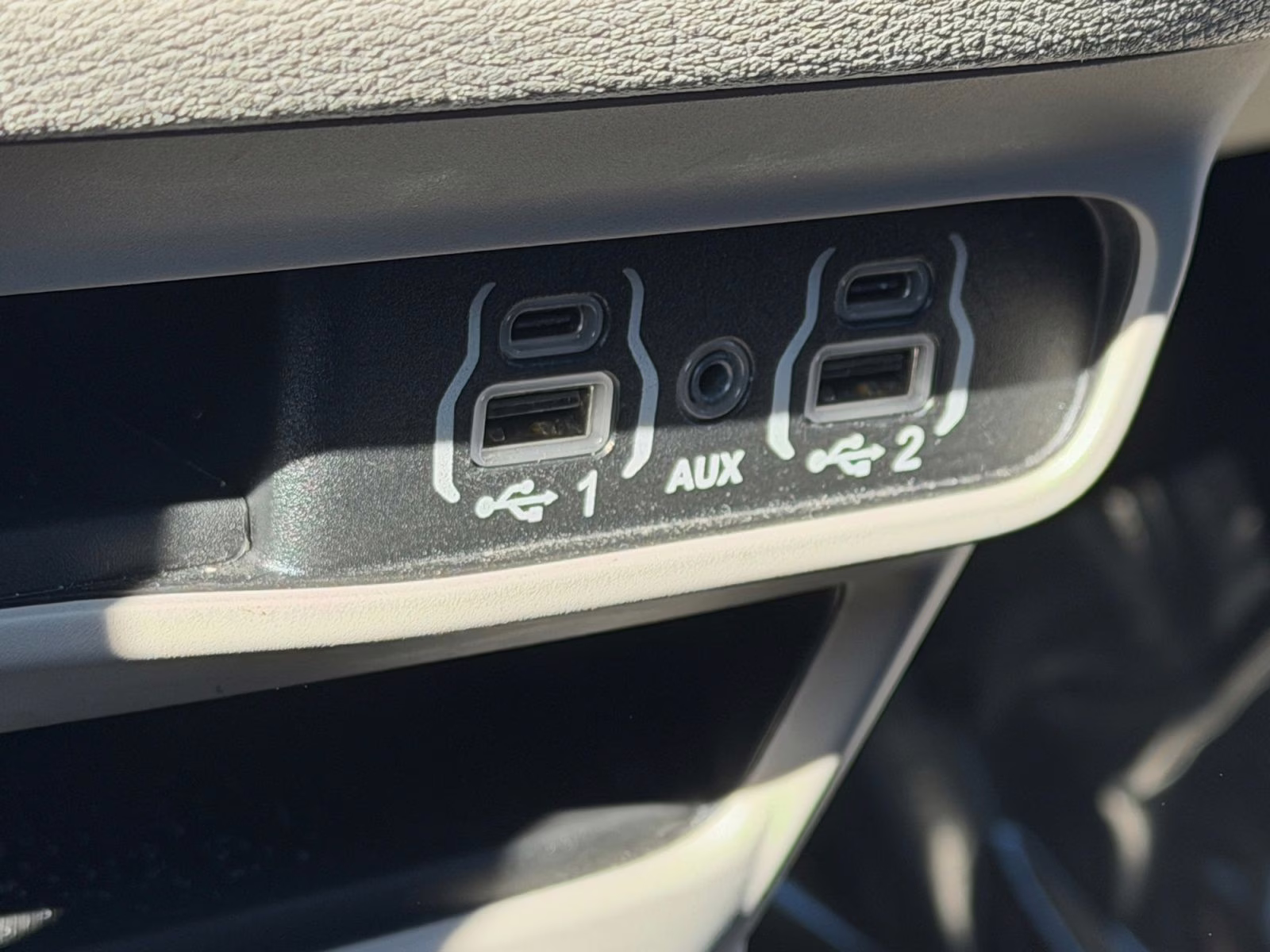 2023 Silver Mist Clearcoat Chrysler Voyager LX FWD Van