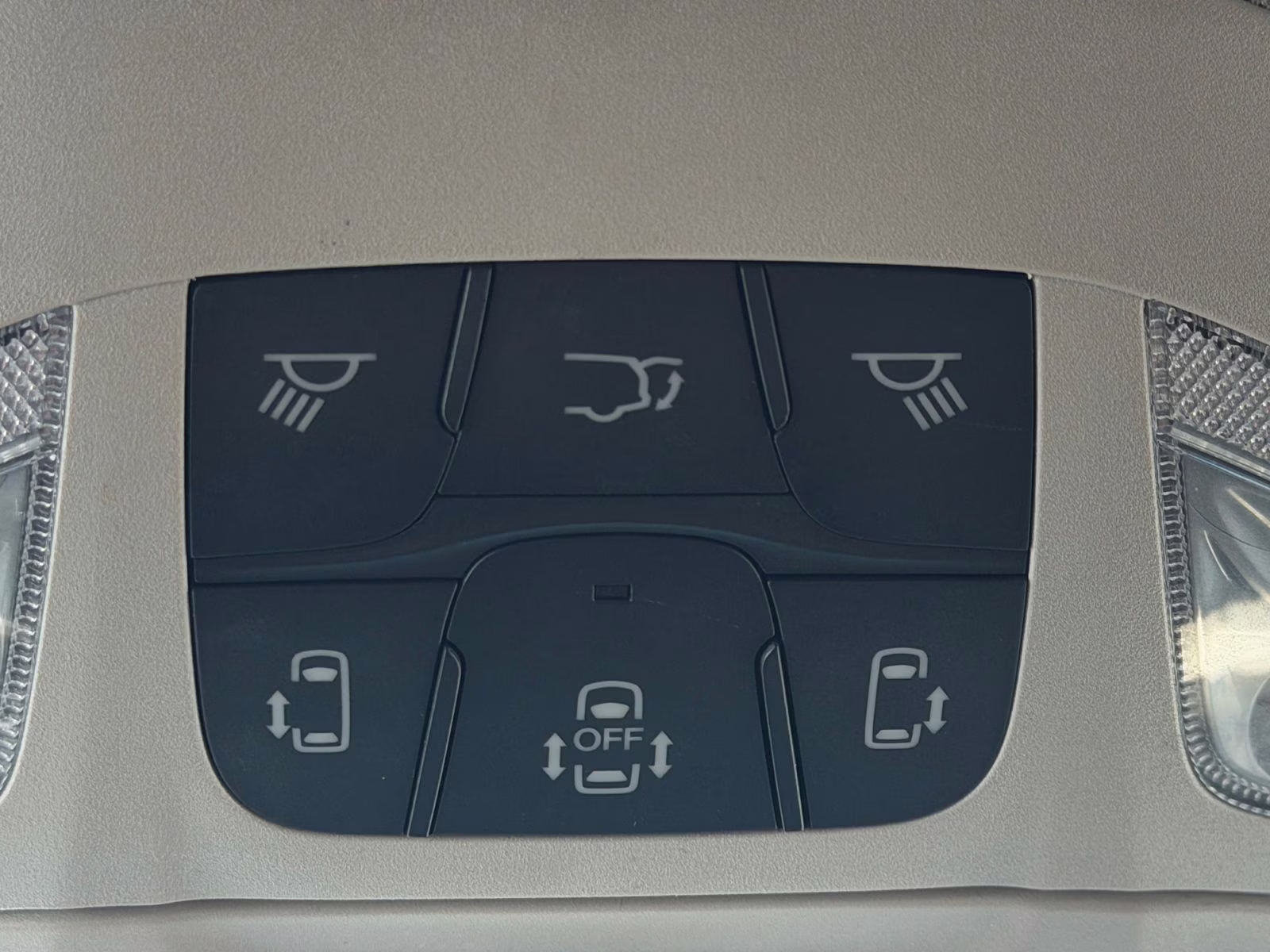 2023 Silver Mist Clearcoat Chrysler Voyager LX FWD Van